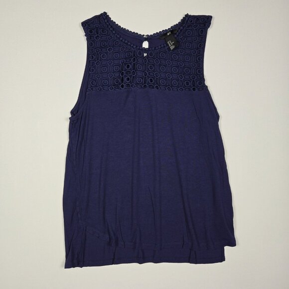 H&M Women’s Navy Blue Eyelet Lace Sleeveless Top Size M Keyhole Back Boho Chic‎ - Picture 4 of 7